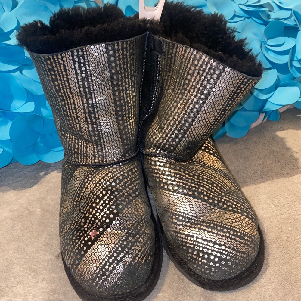 Black and gold UGG boots size 4